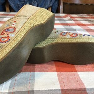 Dansko Shoes Vegan Size 38 Tan Embroidery